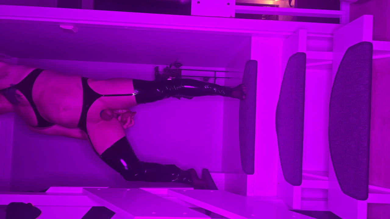 New latex outfit dildo play