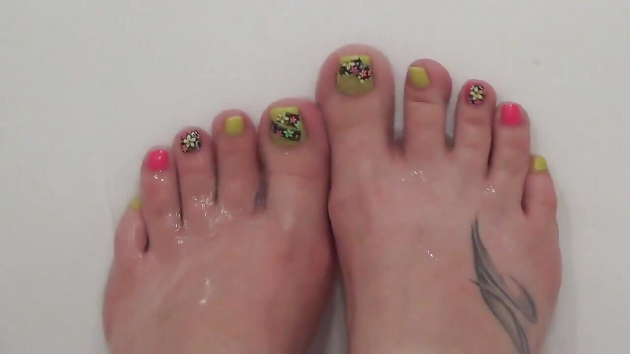 Toes, toe nails and foot fetish!!!