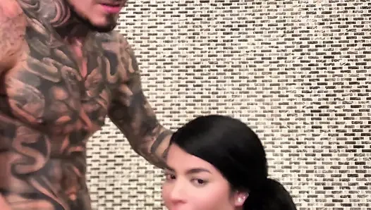 Sara retali ngentot chris diamond di kamar mandi hotel