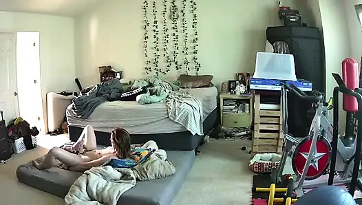 Hot MILF gets caught squirting