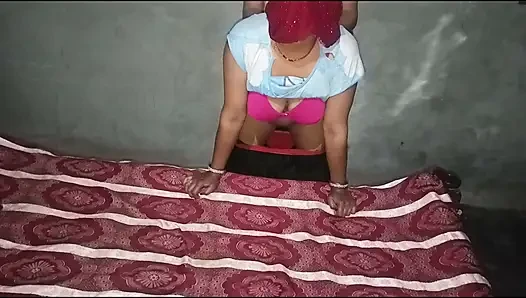 Genç Hintli Desi Köylü Üvey Kız Kardeş Net Hintçe Ses Kaydında Üvey Erkek Kardeşiyle Sert Sakso Çekmeye Çalışıyor