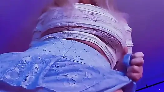 Kamu meneteskan memekmu