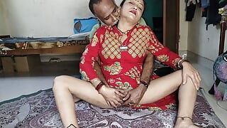 Indiancă bhabhi sexy se fute suge pula unchiului ei vitreg cu sfârcuri fierbinți și pizdă mică Sex dur