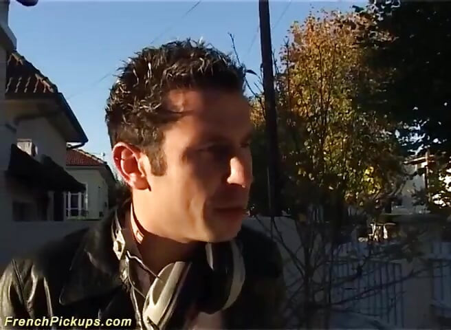 Μελαχρινή με τρυπήματα καβαλάει πούτσο