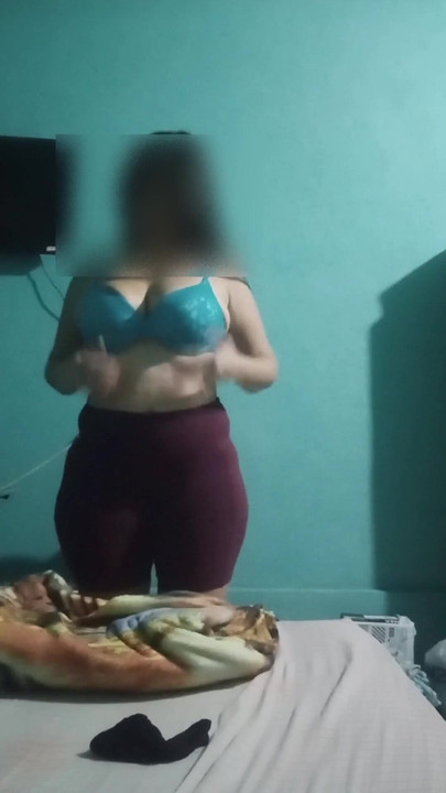 تحب أن ترى مؤخرتي الكبيرة | مقطع 1