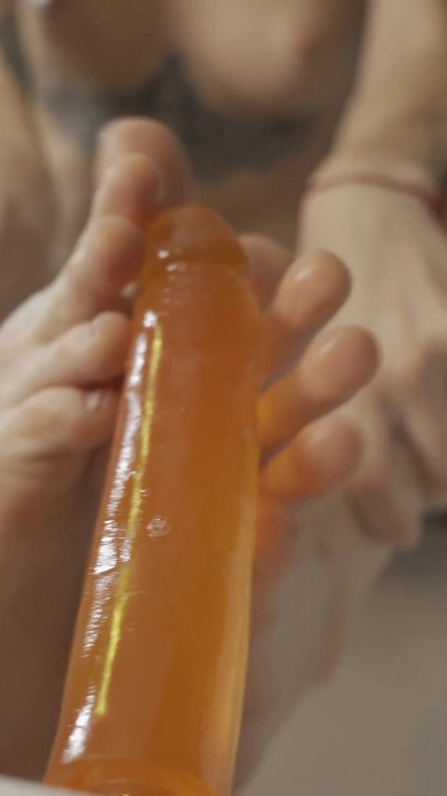 Bạn có thích khi tôi làm việc với đôi chân của tôi