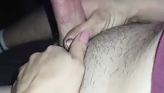 Ich wichse beide eine paw und helfe ihm, auf ihrem arsch zu beenden