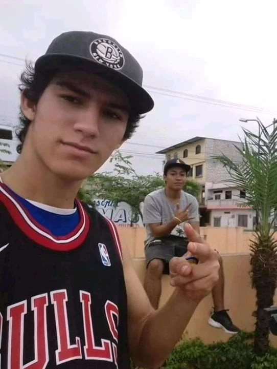 Paja20 kevin se masturbandoce solo su casa solo una buena