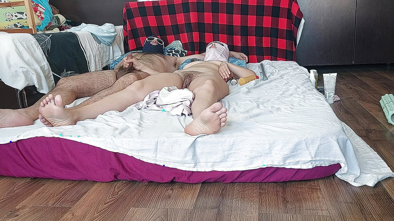 Amateur wife gives me a handjob until I cum. Sexy mom makes breakfast, hairy pussy, big tits