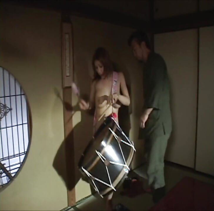 P135G05 Die guten Zeiten der Ära Showa! Wette alles auf einen chindon-shop!? Ein leicht erotisches sinnliches drama zwischen einem mann und einer frau!
