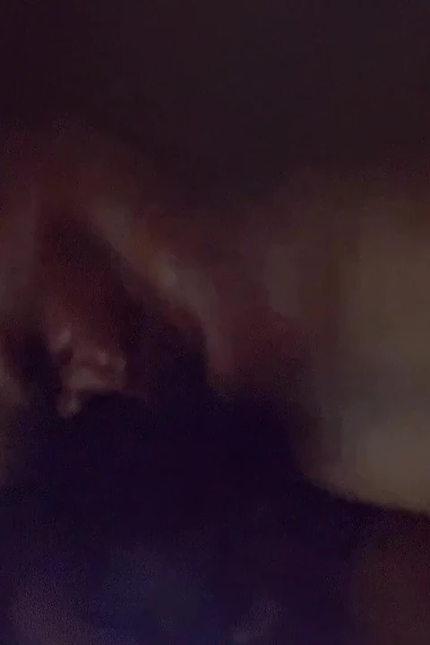 Duboka pička lupa do creampie