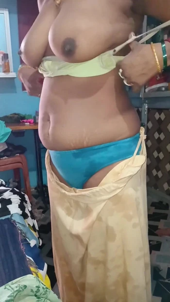 Thrilling moment from "Video of Han Hunt MMS taking a bath goes viral"