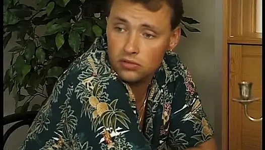 Olgun yarağını alıyor ve boşalıyor