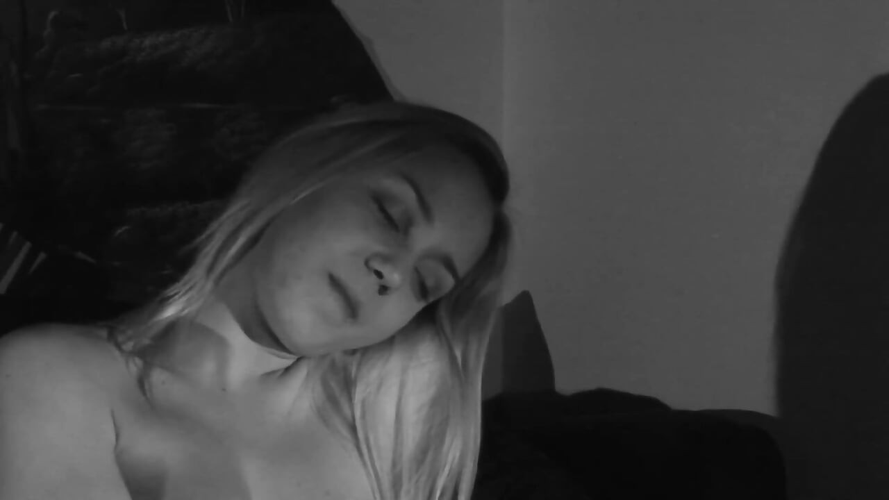 金发美女控制高潮