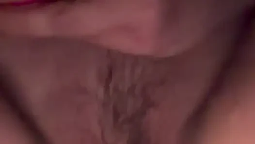Göt yiyen evli kadın, amcık suyu damlıyor