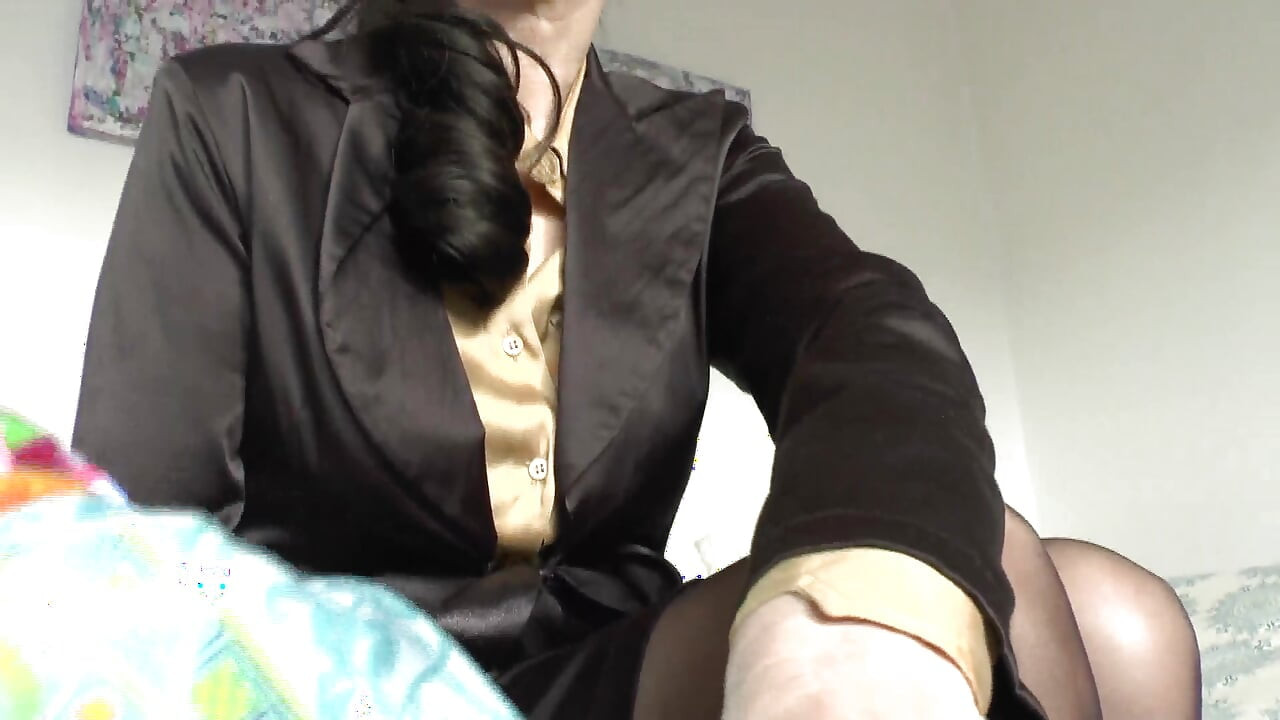 Satin Fetish: Hot Masturbation Game, Cum on My Skirt, Lady Victoria Valente
