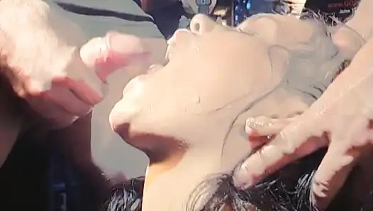 Sarışın Sürtük Vahşi Grup Sekste Büyük Yarakları Yutuyor