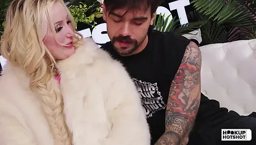 Die vollbusige tiffani madison reitet einen riesigen schwanz für einen analfick!