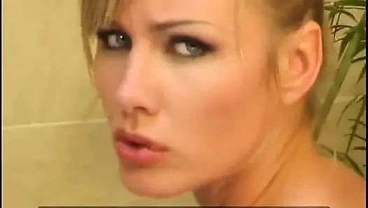 Amanda - süper model solo mastürbasyon