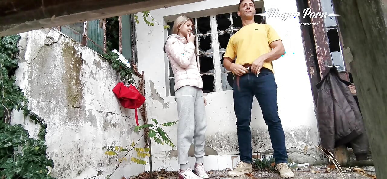 La petite Gina Gerson, séance de baise en plein air par un jour de pluie