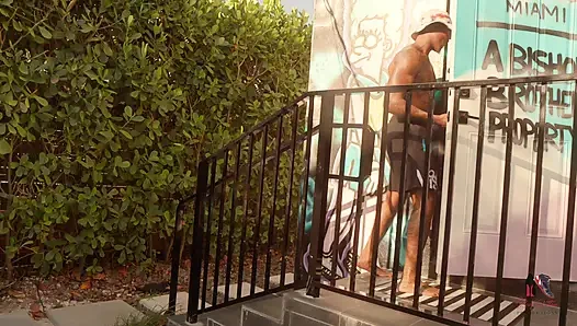 Suamimu yang menyedihkan tidur sama pria lain demi suaminya