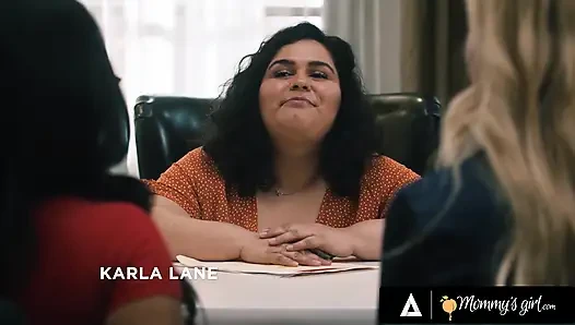 Kesayangan ibu - summer col yang nakal diam-diam ngusap ibu tirinya serene siren di bawah hidung bu gurunya sendiri