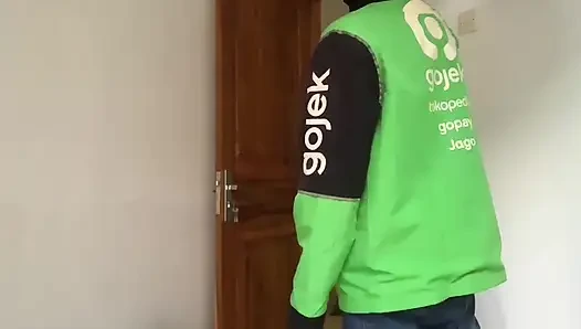 Teyze Anne'nin gelinliği çok güzel