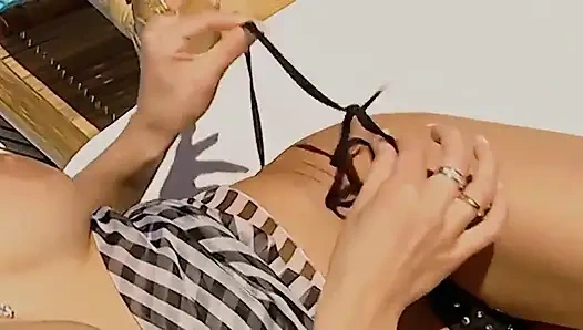 Früchte, Sonnenschein und ein perfekter Körper zum Zeigen