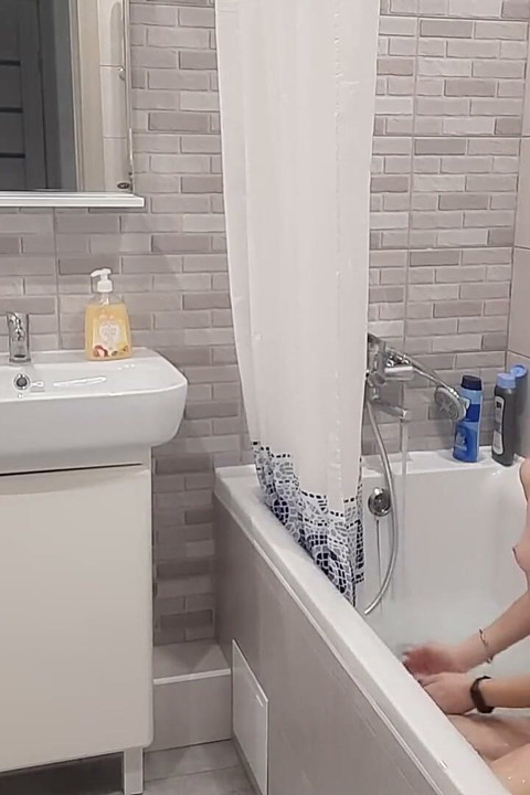 Unusual flexible showering with Mary Way