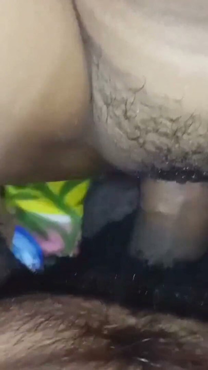 Raat me behen ko choda #indiansister #sex #porn #indianporn #hotbhabhi #gangbang #groupsex | Clip 1