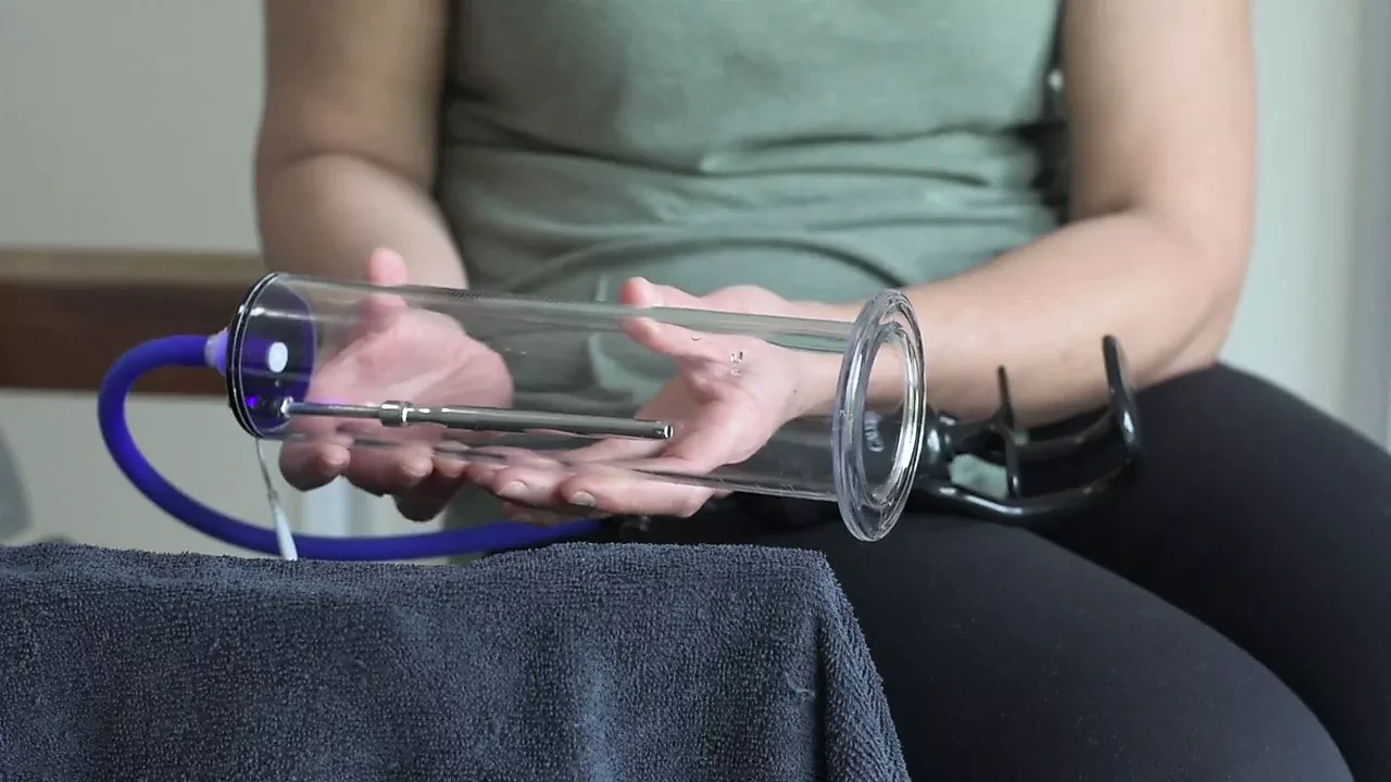 人妻的新挤奶机提取老公的精液