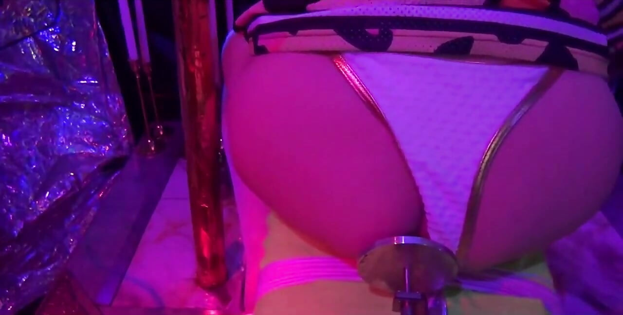Toypleasurexxx - a Golden Toy for My Young Ass