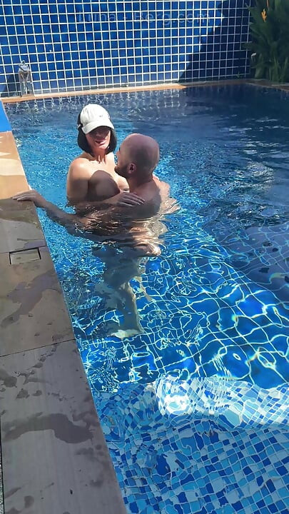 วันพูล: นอกใจเมียนมใหญ่กําลังสนุกกับคนรักของเธอ นมใหญ่, อาบแดดและควยใหญ่