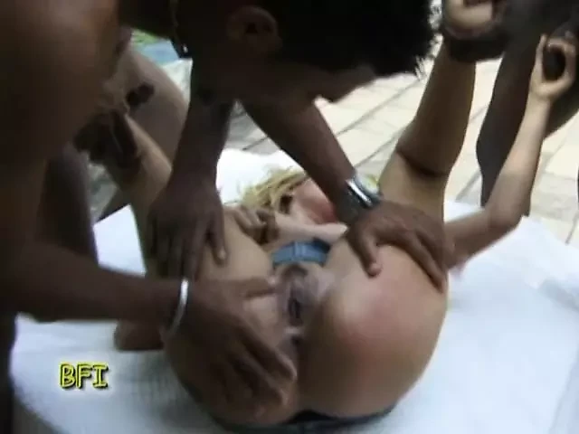 Black4blondes îmi umple găurile.