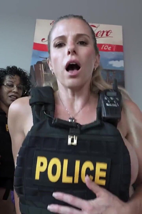 Cory Chase in beatcops - omgekeerde anale gangbang