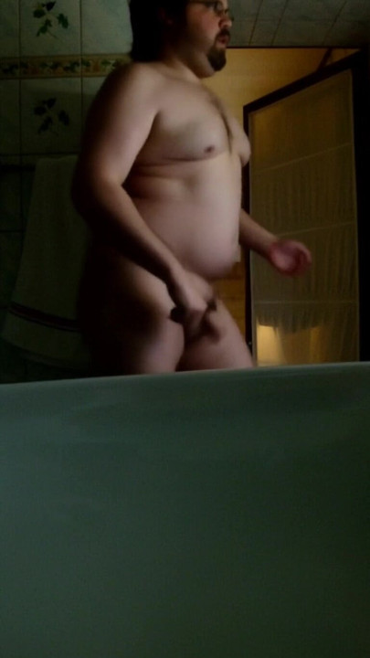 เต้นแก้ผ้าในห้องน้ํา