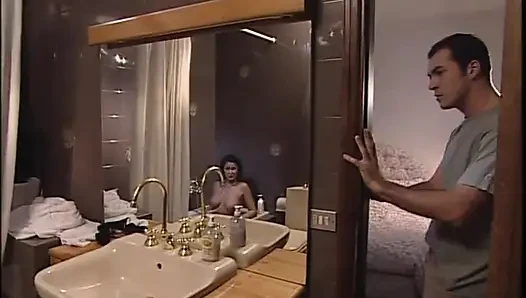Güzel memeli inanılmaz seksi orta yaşlı seksi kadınlar ayakta domalarak sikiliyor (tam film)