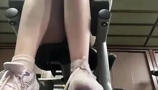 Big ass in Leggings training so hard