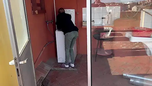 ÇAMAŞıR MAKINESI ODASı - KOMŞU YARAK EMIYOR VE AĞZıNA BOŞALıYORUM