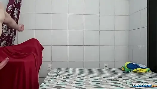 Yaşlı komşuyu siktim ve ona döl içtirdi