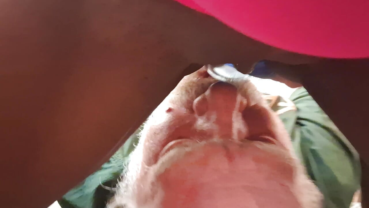 BLU Nastie demands a proper cunt licking