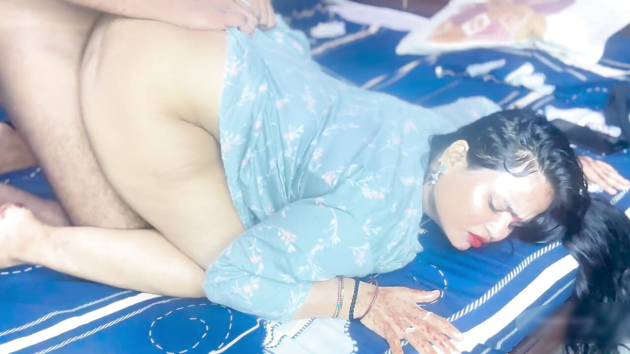 Delivery Boy Asked For Cash. Madam Paid Him With Her Wet Pussy.