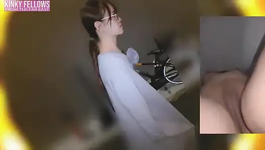 Fragile Heiress Heat as the Natural Rich Beauty Offers Warm Mouth Support Inside a Risky Temporary Booth