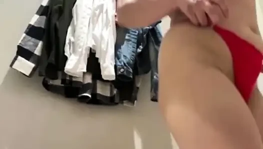 Extreme Close up fucking in the locker room jucielussie