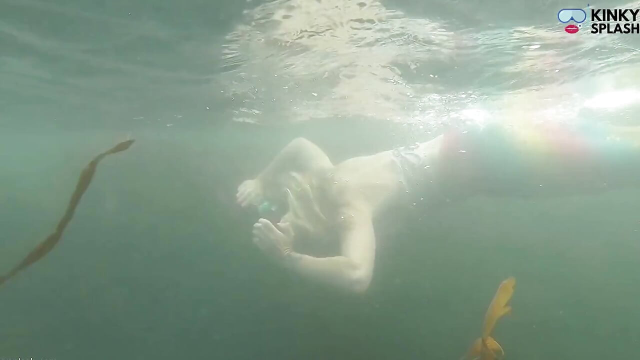 Mermaid Spotted! Pertemuan basah di Lost Cove