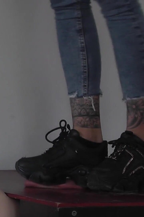 Mistress Cleo Happy Finishing Crush!