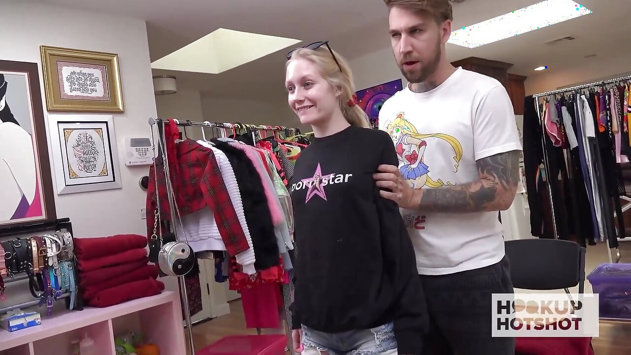 Bts - Sitna beba Emma Starletto moli Bryana Gozzlinga za grubu jebavinu