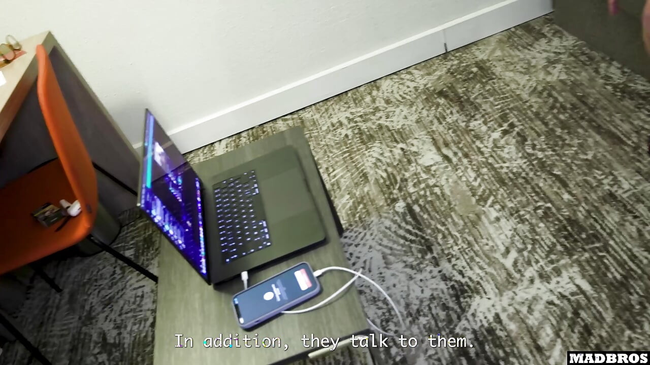 A Sexy skinny French prefers to Get Fucked In Live To Keep A Secret from Her Sister !!!