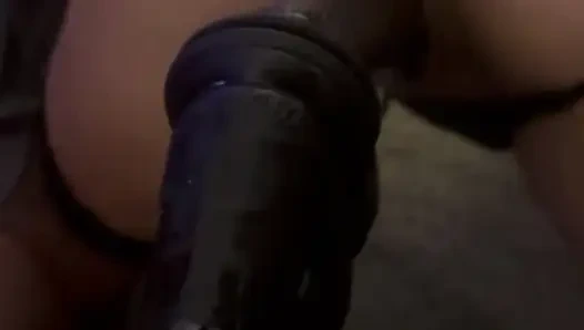 Ich liebe es, schwanz zu lutschen, die peitsche zu nehmen, schwanz zu nehmen