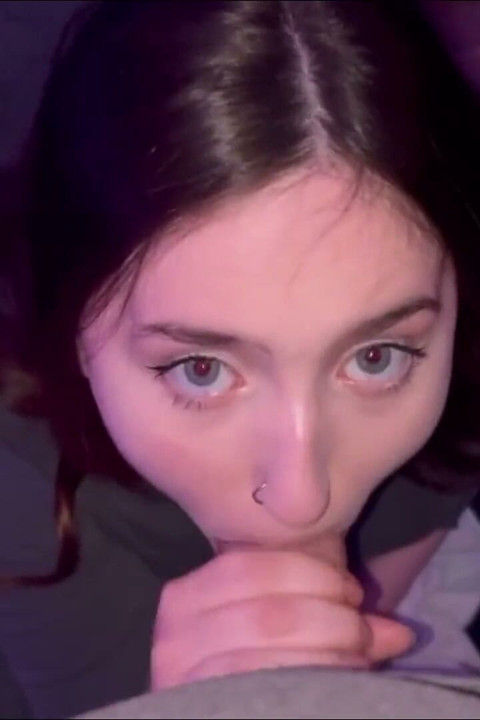 Joyliii sperm için üfler